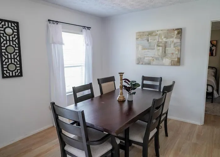 Beautiful Stylish 3 Bedroom Home In Greenville