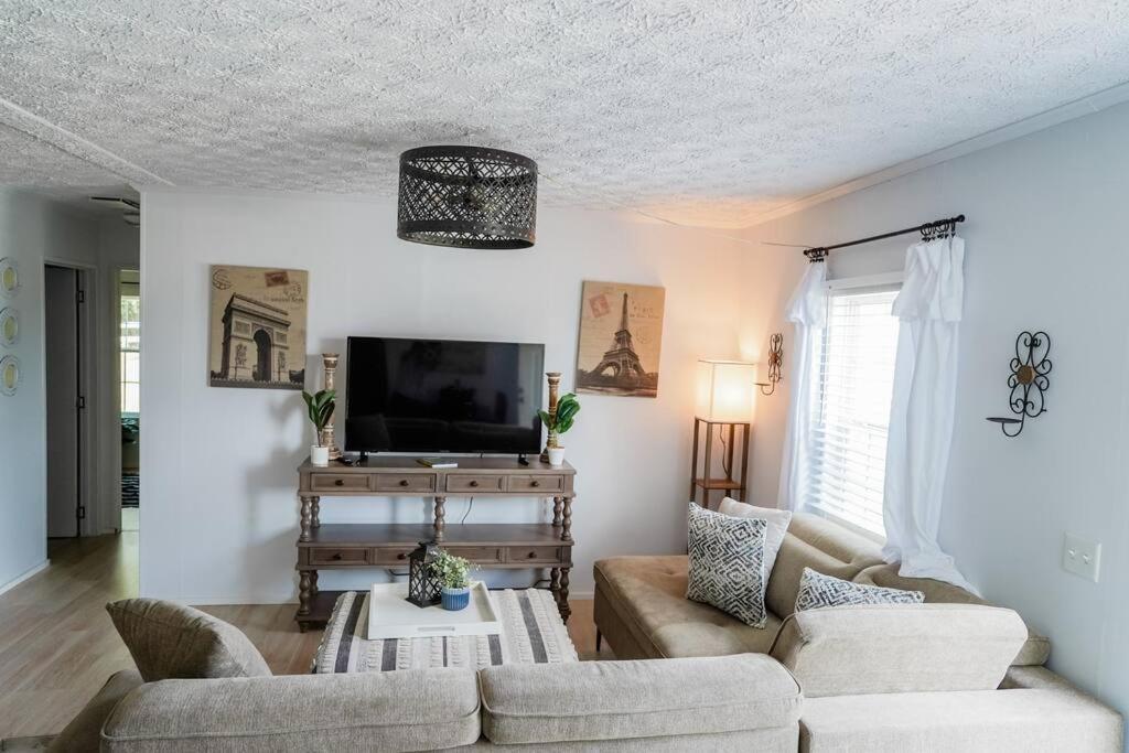 Beautiful Stylish 3 Bedroom In *